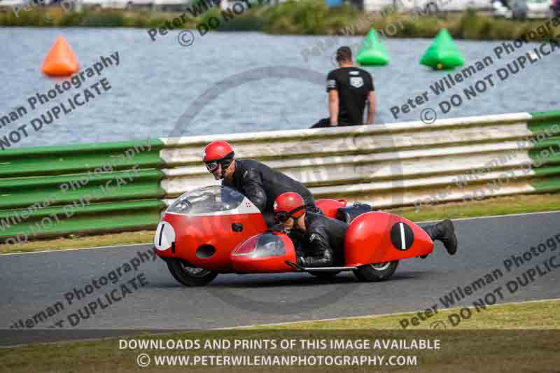 Vintage motorcycle club;eventdigitalimages;mallory park;mallory park trackday photographs;no limits trackdays;peter wileman photography;trackday digital images;trackday photos;vmcc festival 1000 bikes photographs